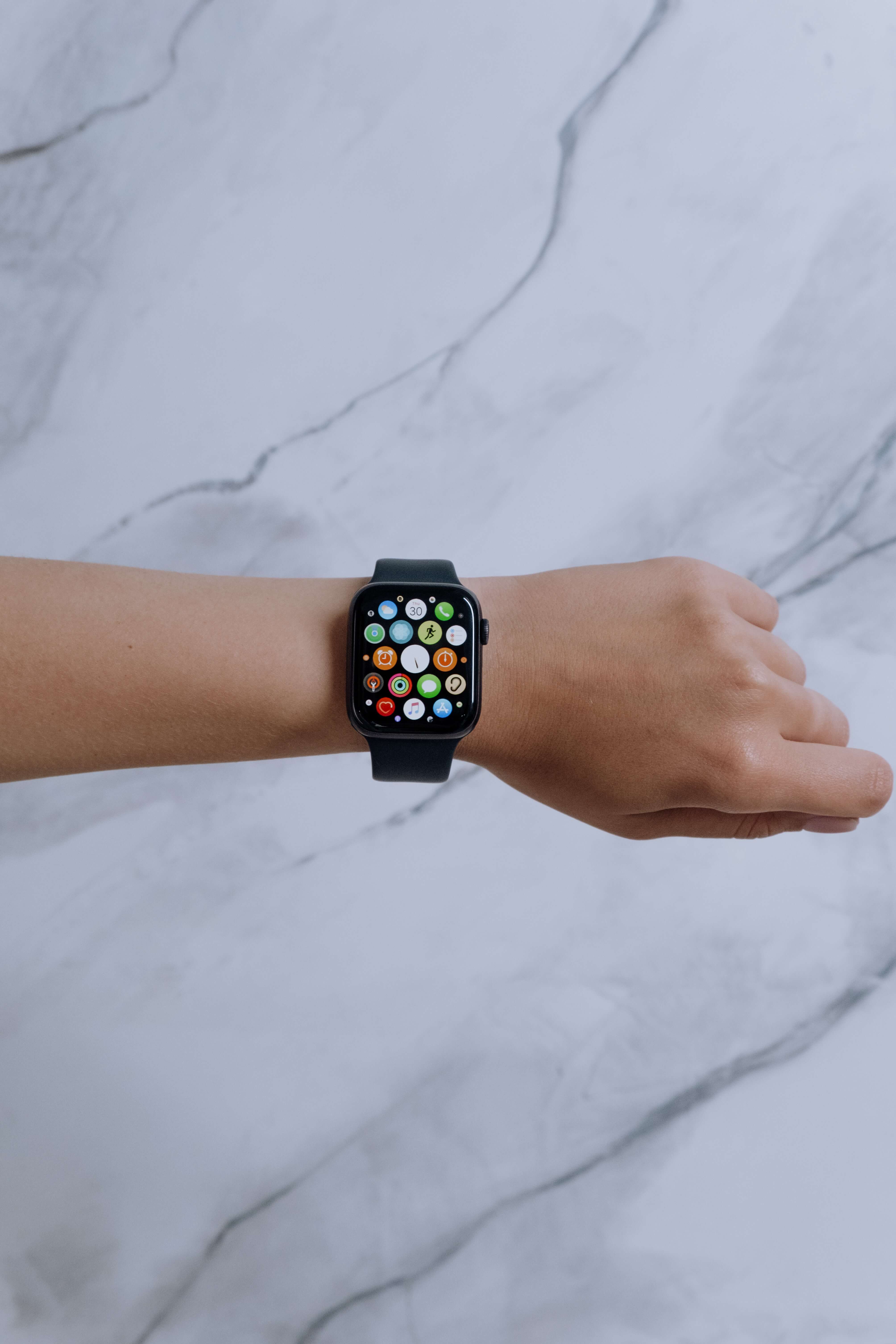 An applewatch on a men's wrist.